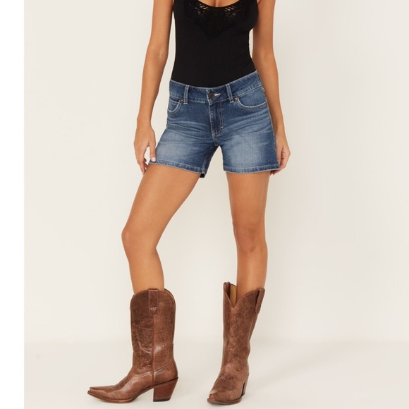 🆕Wrangler Shorts. Retro Mae mid rise sz 26” NEW WITH TAGS! - Picture 4 of 9